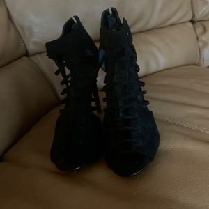 new black high heels from guess